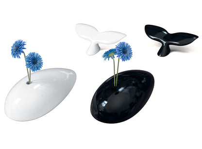 Mobi porcelain whale vase with blue flowers in black or white